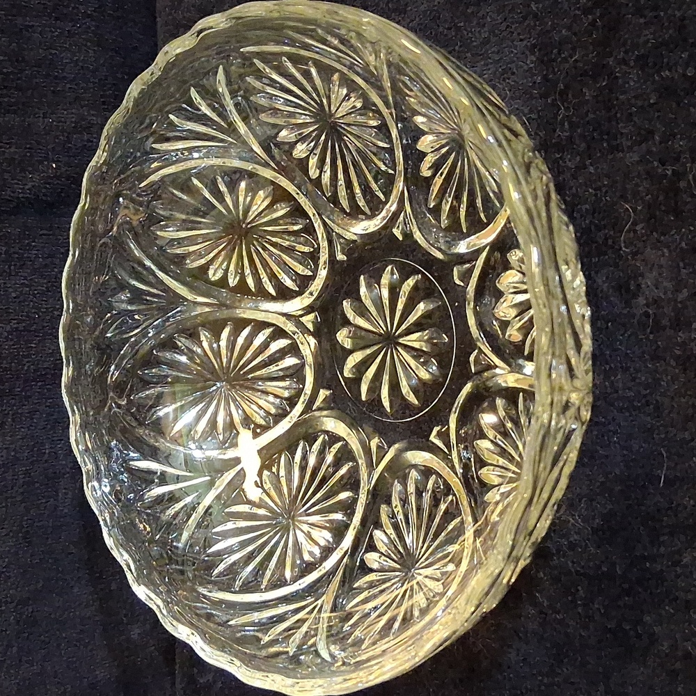 Vintage Anchor Hocking Medallion Clear Glass Serving Bowl